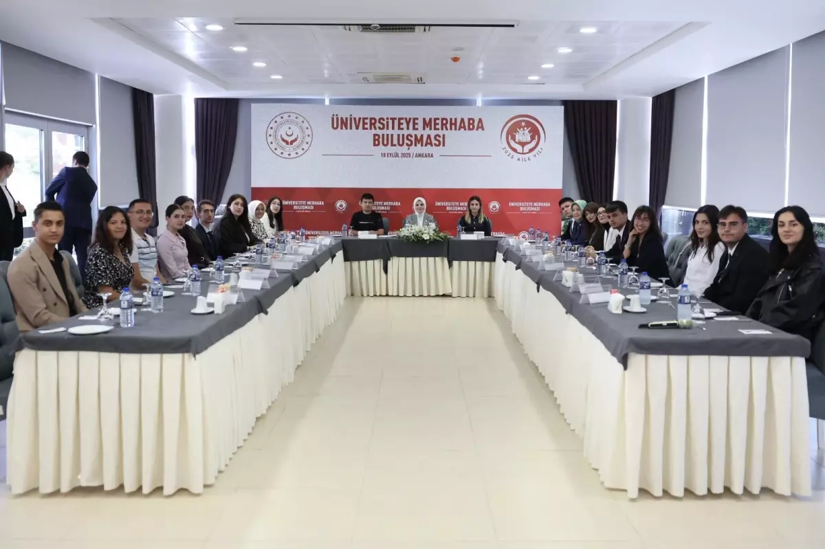 Bakan Göktaş, Üniversiteye Yerleşen Gençlerle Bir Araya Geldi