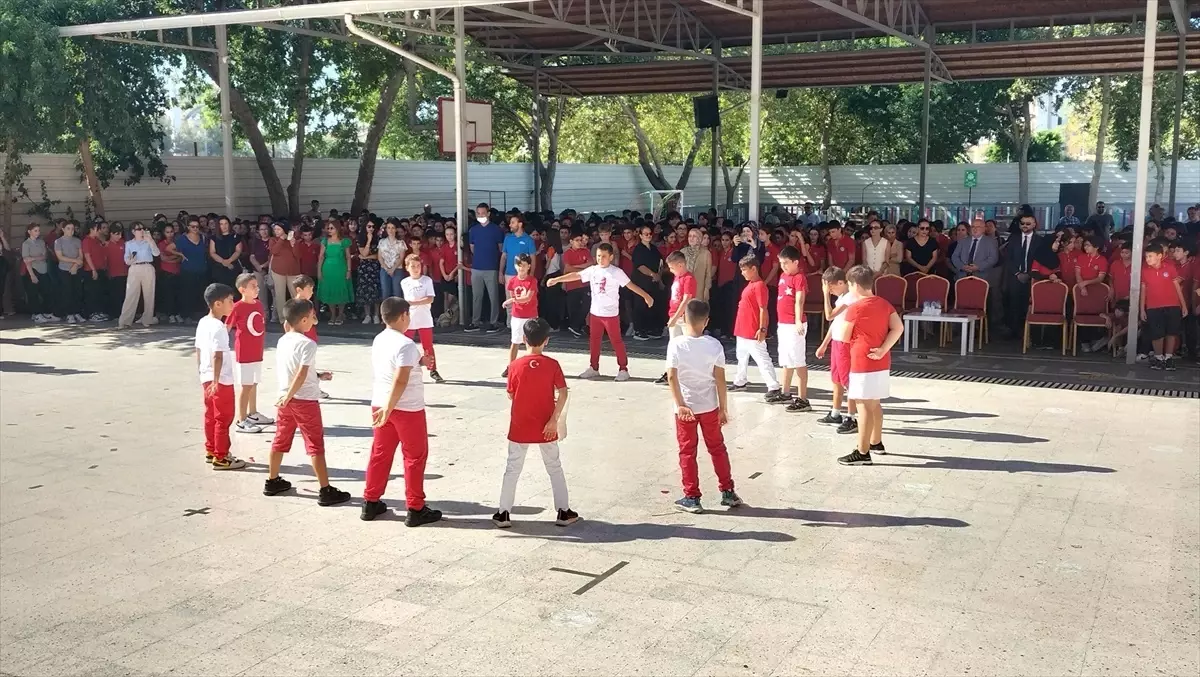 Manavgat'ta İlköğretim Haftası Töreni
