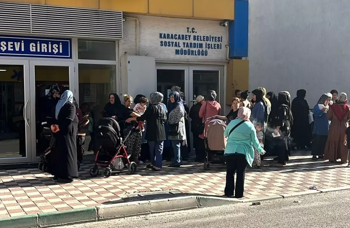 Karacabey Belediyesi'nden İhtiyaç Sahibi Öğrencilere Destek