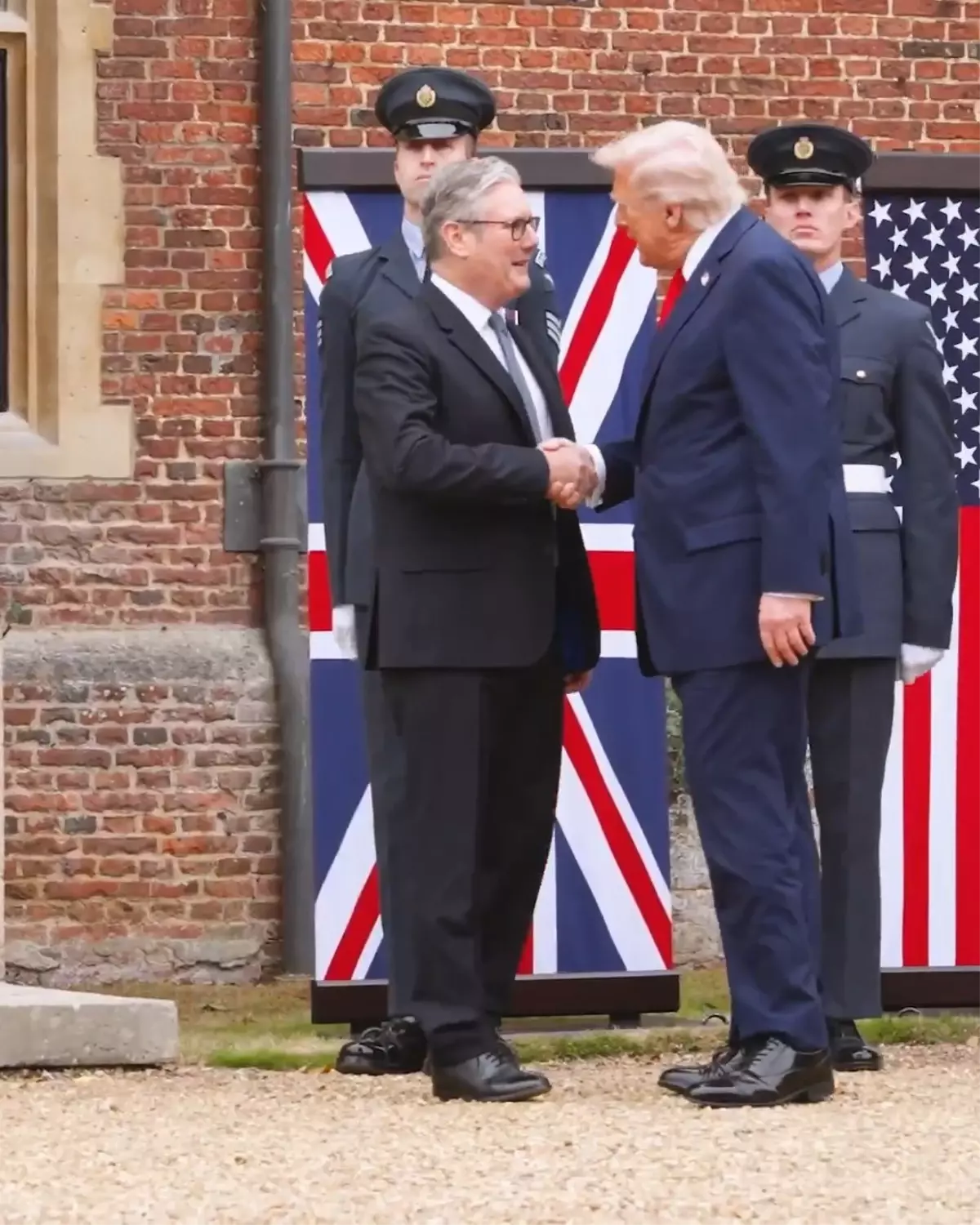 Trump ve Starmer, Chequers'ta Bir Araya Geldi