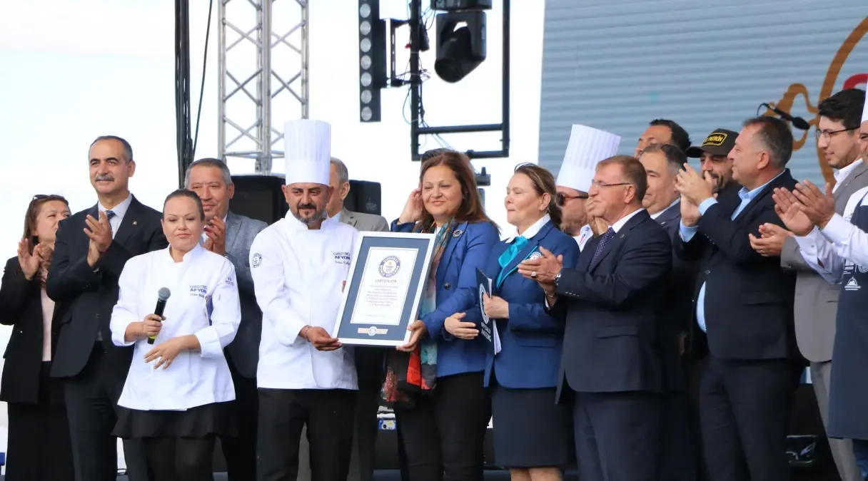 Afyon'da Dünyanın En Büyük Sucuklu Yumurta Rekoru!