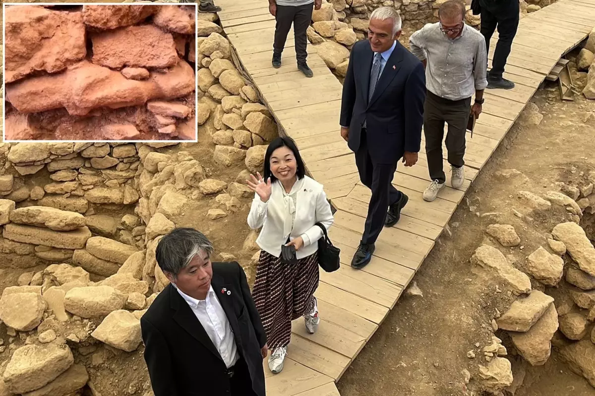 Bakan Ersoy: Göbeklitepe'de Neolitik Çağ'ın ritüellerine ışık tutacak insan heykeli bulundu