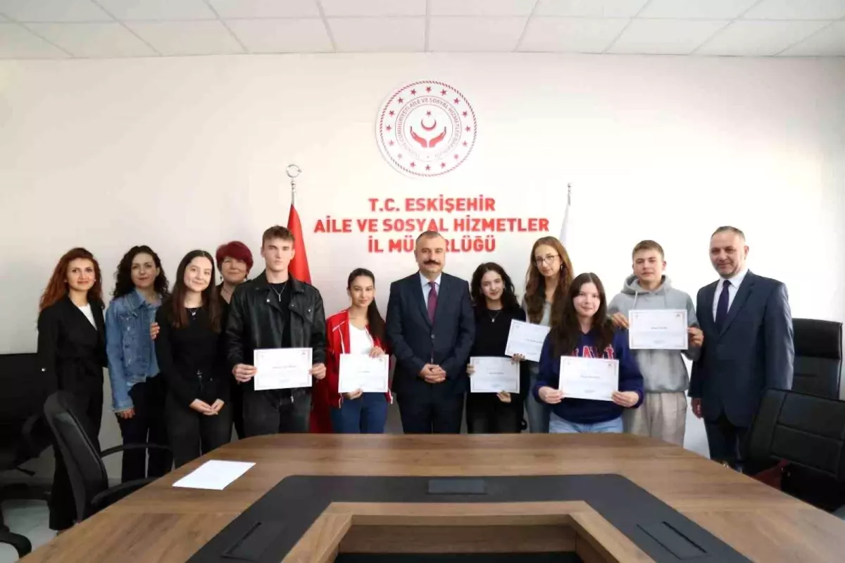 Eskişehir'de Gençlere Teşekkür Belgeleri