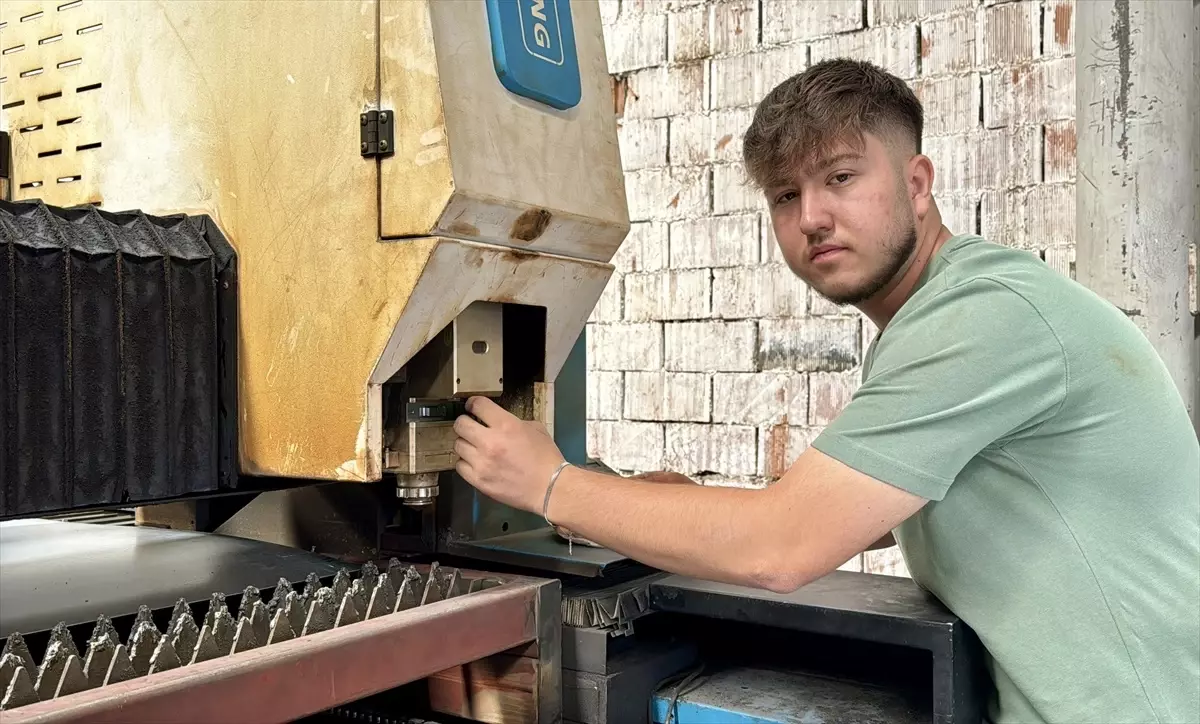 Genç 'Yılın Çırağı' Fabrika Kurmayı Hedefliyor