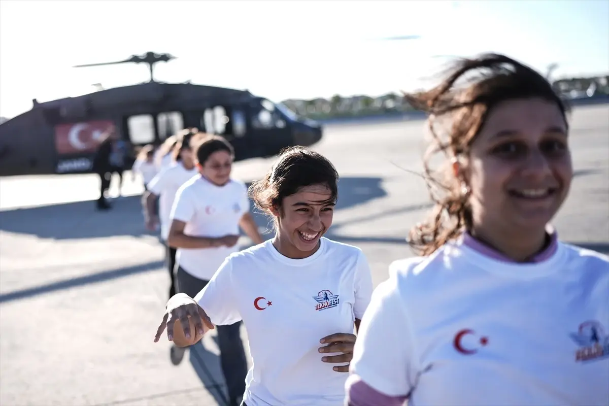 TEKNOFEST'te Çocuklar İlk Kez Helikoptere Bindi