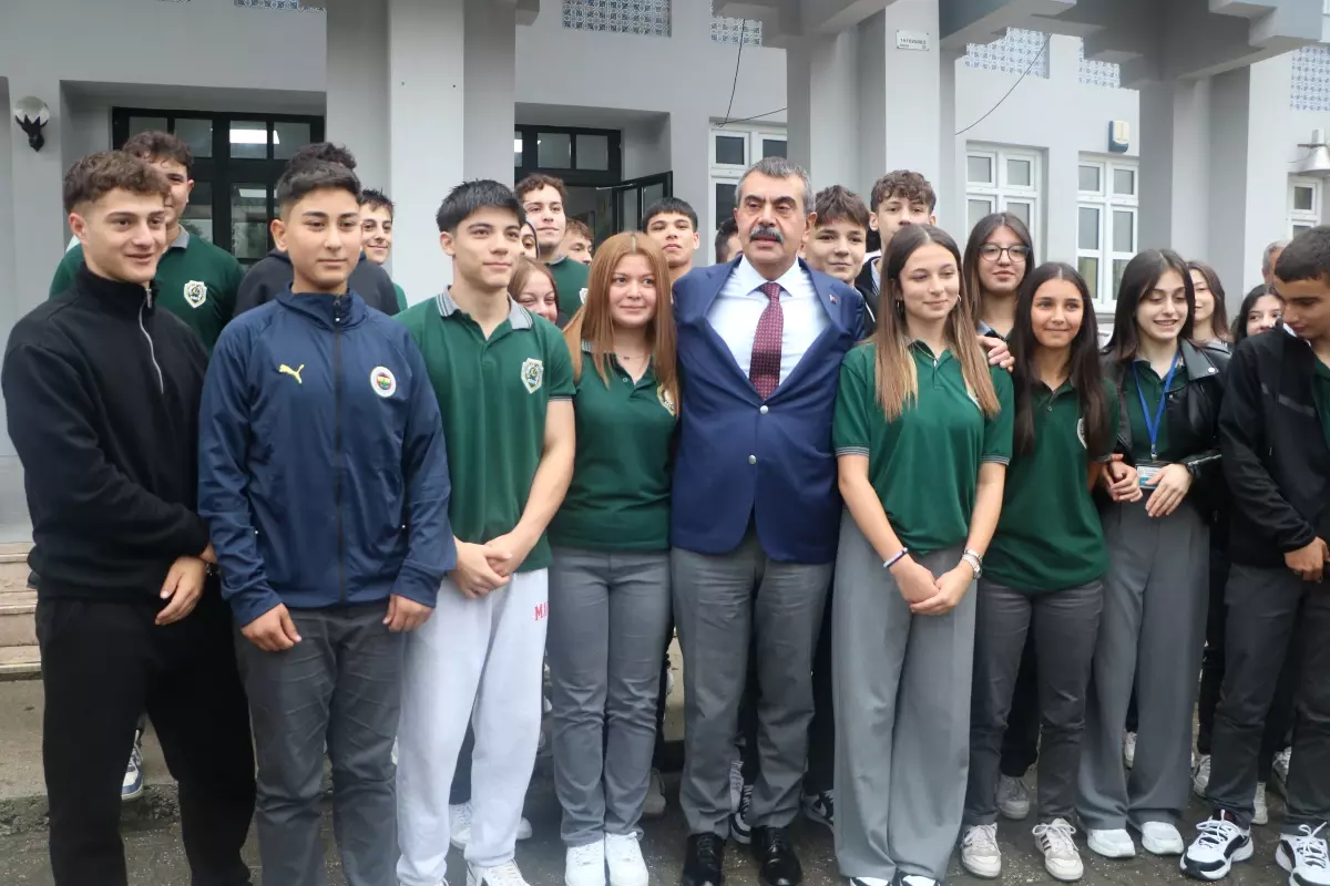 Nöbetçi öğretmen Milli Eğitim Bakanı Yusuf Tekin'i tanımadı