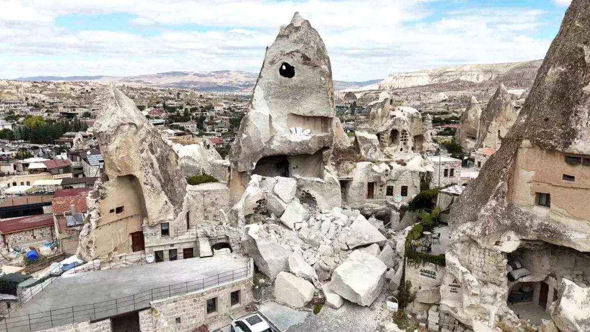 Kapadokya'da milyonlarca yıllık peribacası yıkıldı