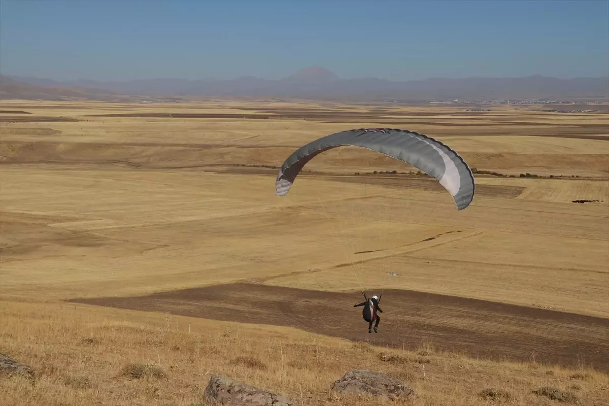 Ağrı'da 50 Genç Yamaç Paraşütü Pilotu Oldu