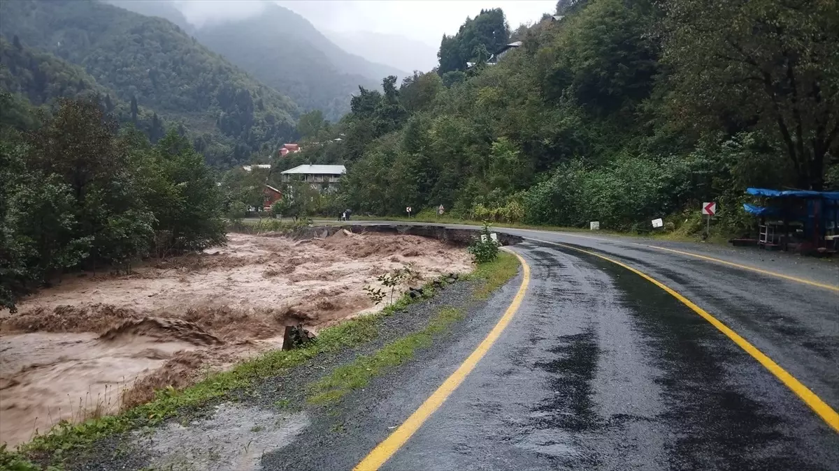 Artvin'de Sağanak Başkaçan Taşkınlar ve Heyelanlar