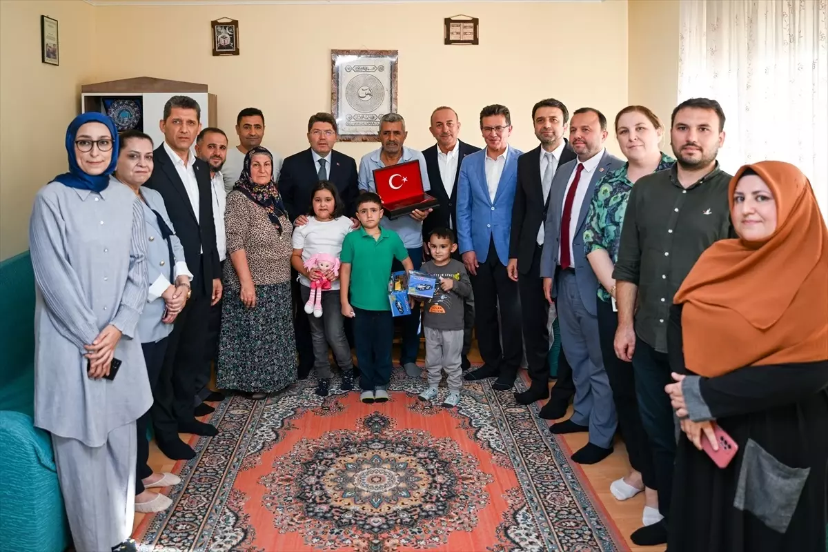 Adalet Bakanı Tunç, şehit polis Furkan Çelik'in Antalya'daki ailesini ziyaret etti