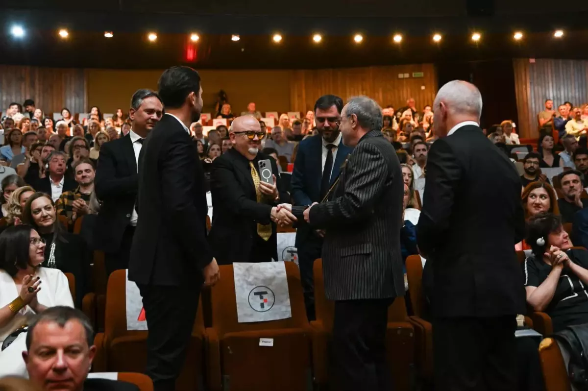 Kaplanoğlu'na Manaki Film Festivali'nde Ödül