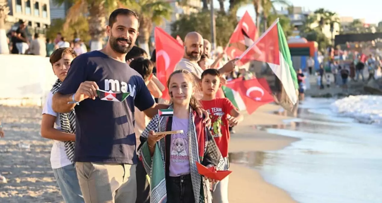 Kuşadası'nda Gazze'ye Destek Etkinliği