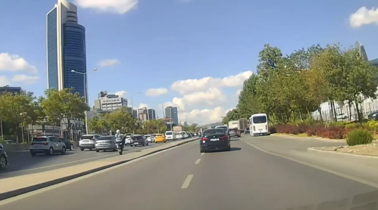 Tehlikeli Motosiklet Sürüşü Kamerada