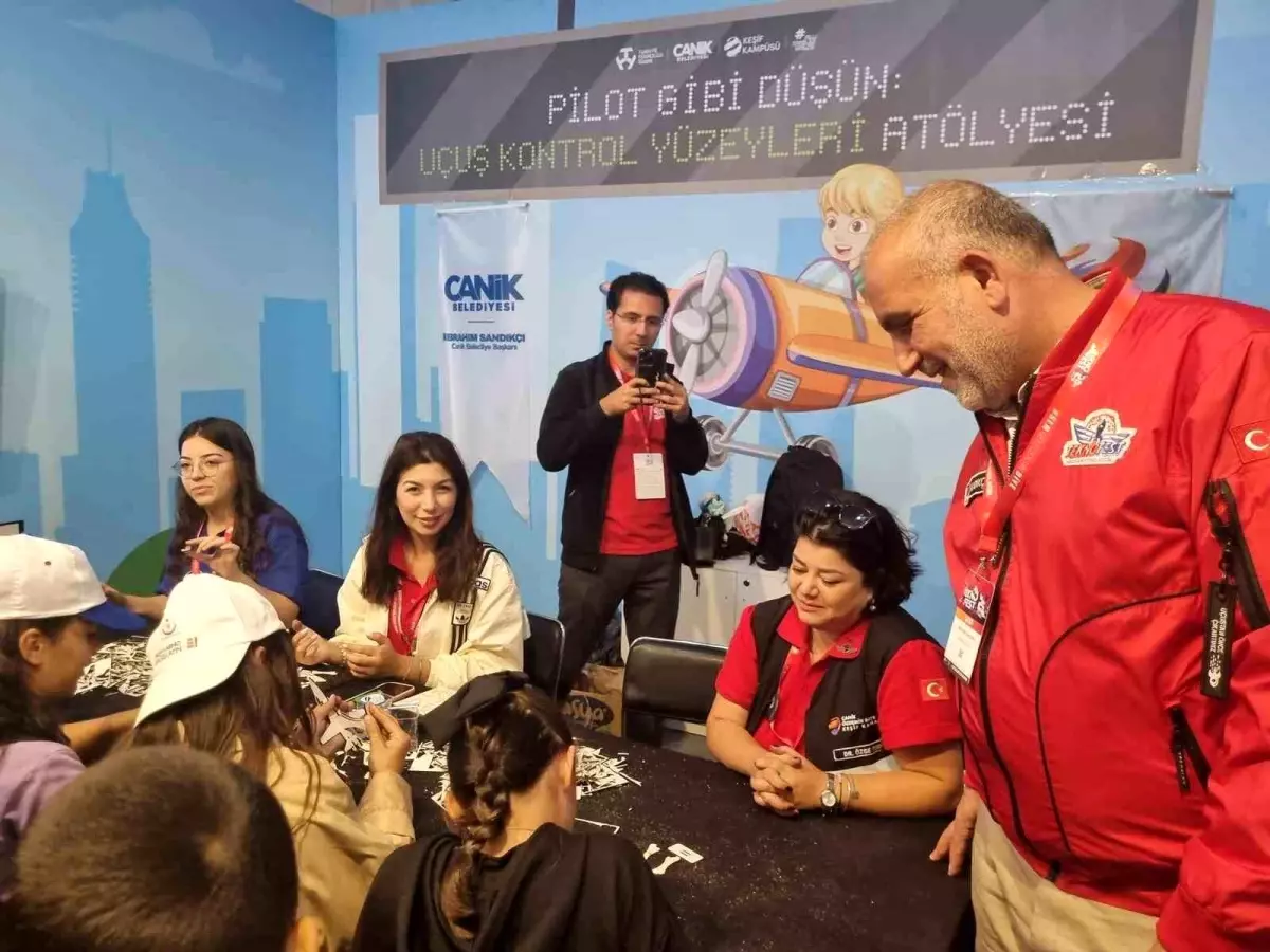 Canik Belediye Başkanı İbrahim Sandıkçı, TEKNOFEST İstanbul'da Gençlerle Buluştu
