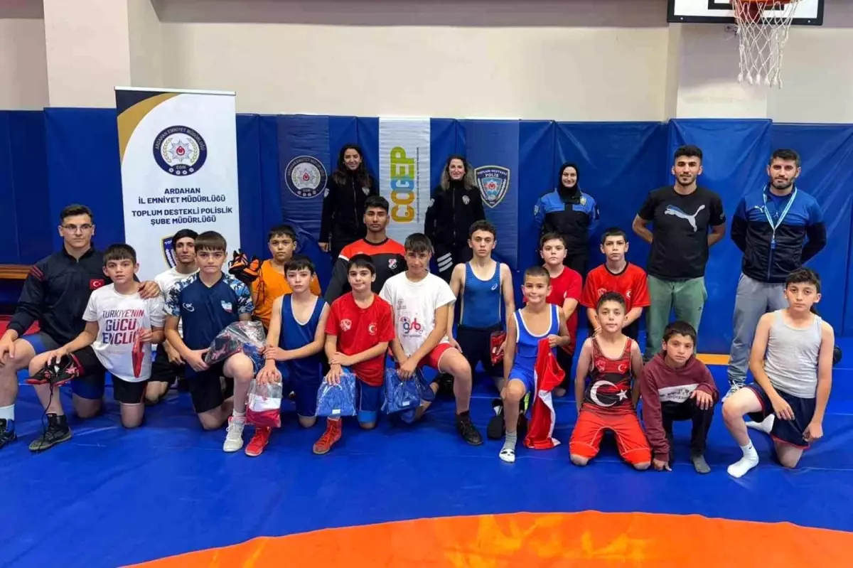 Ardahan'da Gençler İçin Güreş Kursu Açıldı