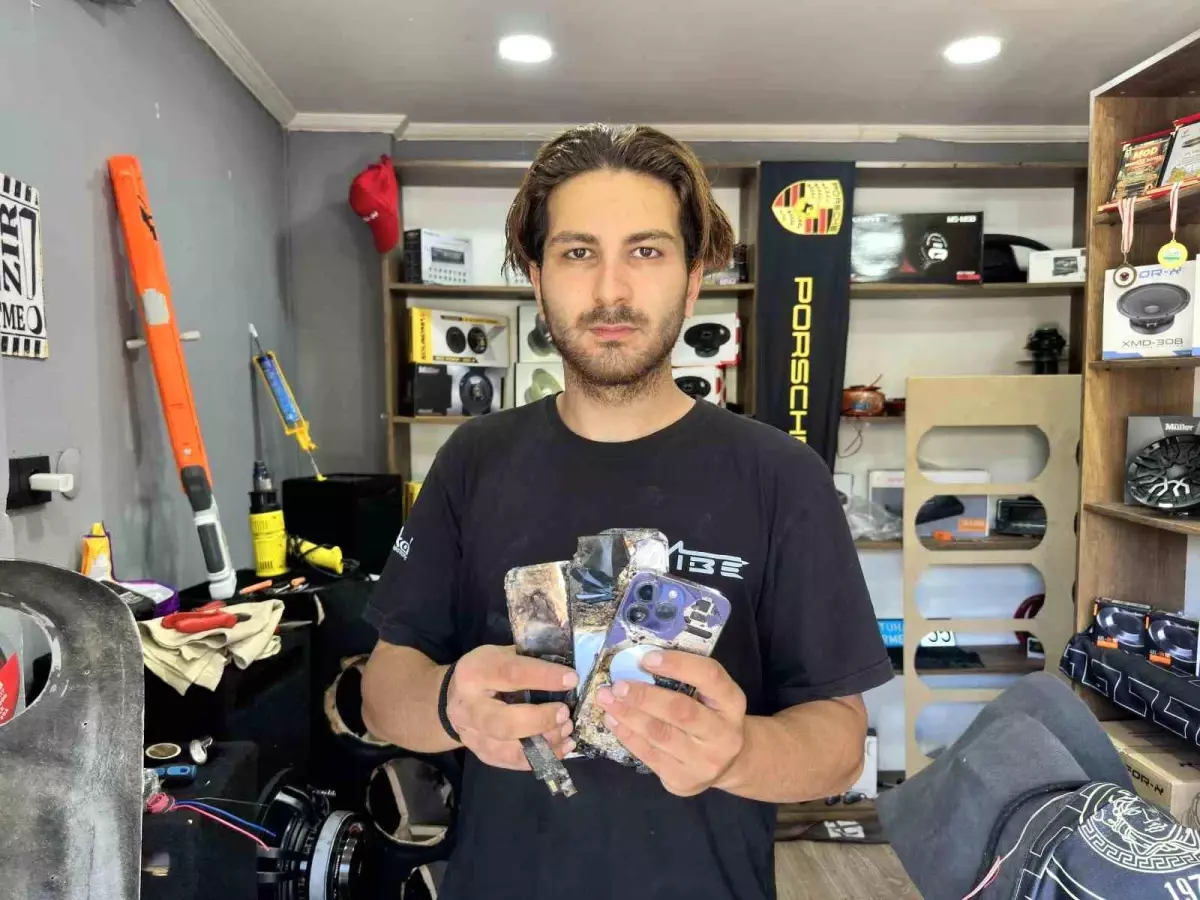 Cebindeki Telefon Alev Aldı