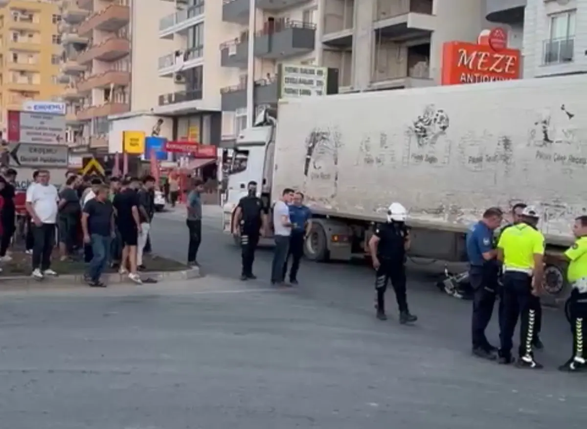 Mersin'de TIR-Motosiklet Kazası: 1 Ölü, 1 Yaralı