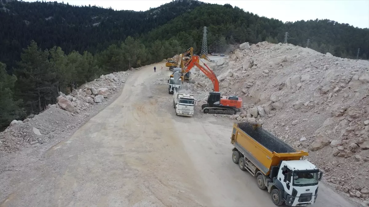 Akseki-Seydişehir Yolu Patlatmalı Çalışma Nedeniyle Kapalı