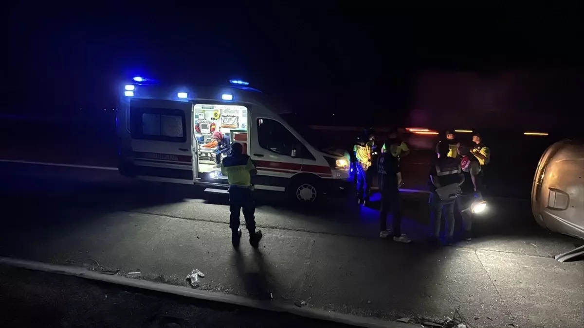 Gaziantep'te Kamyonet Devrildi: 2 Ölü, 8 Yaralı