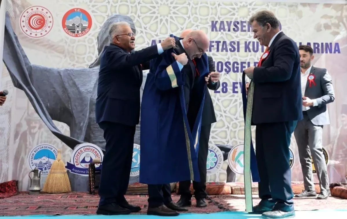 KAYÜ Rektörüne 2025 Yılı Ahilik Özel Ödülü