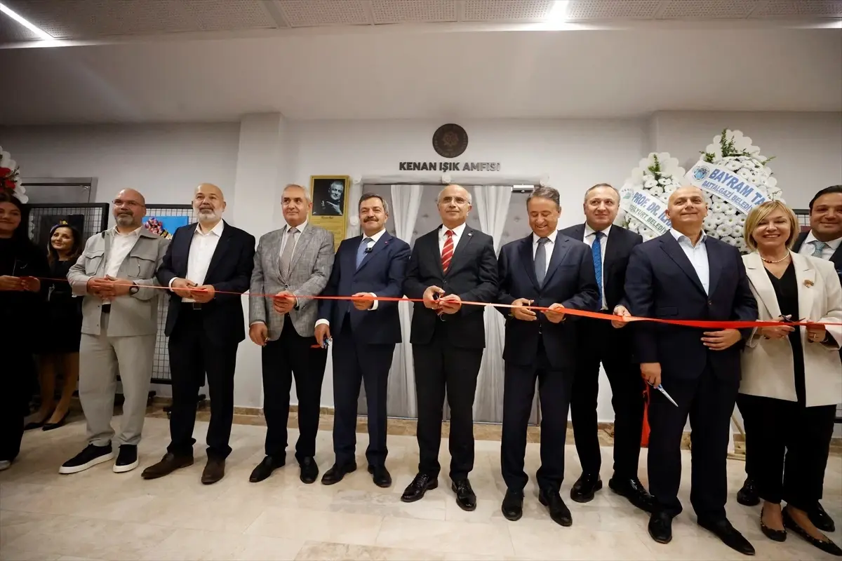 Kenan Işık Amfisi Açıldı