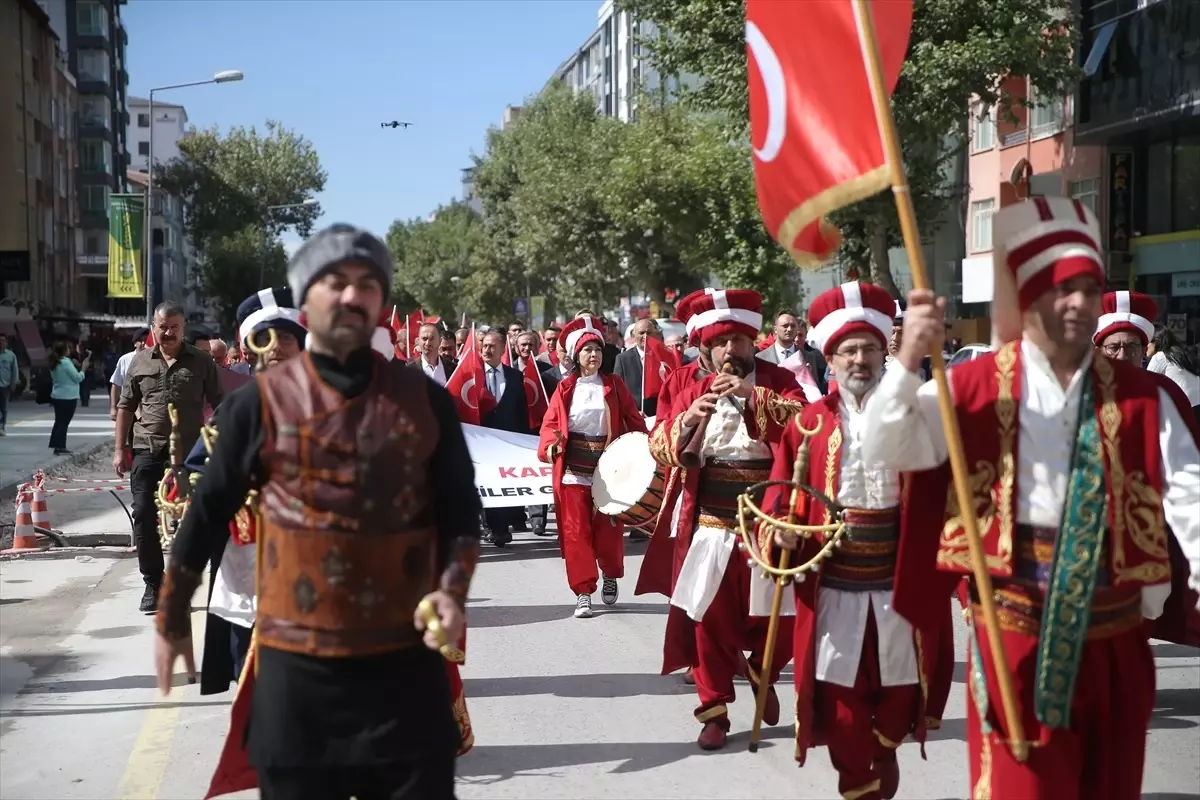 Mehter Takımındaki Tek Kadın Davulcu: Ayşe Ezer