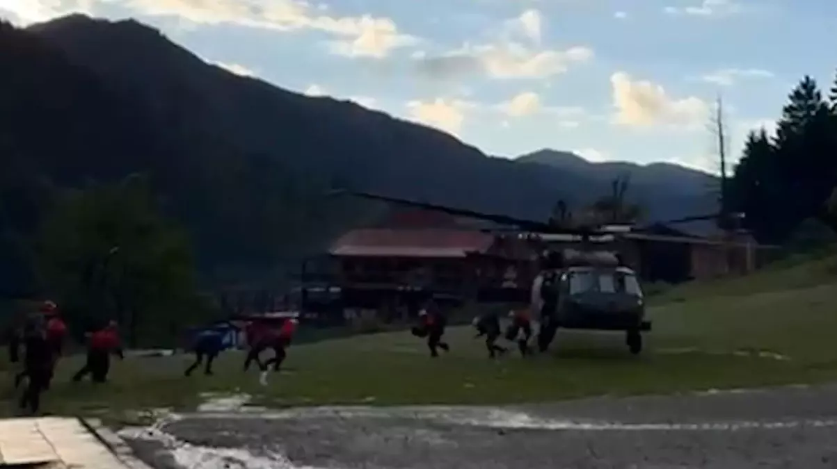 Rize'de Sel Felaketi, Helikopterle Yardım Ulaşımı