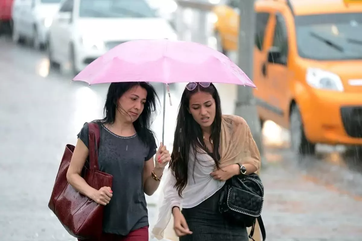 İstanbul'a yağış geliyor! Gün bile verildi