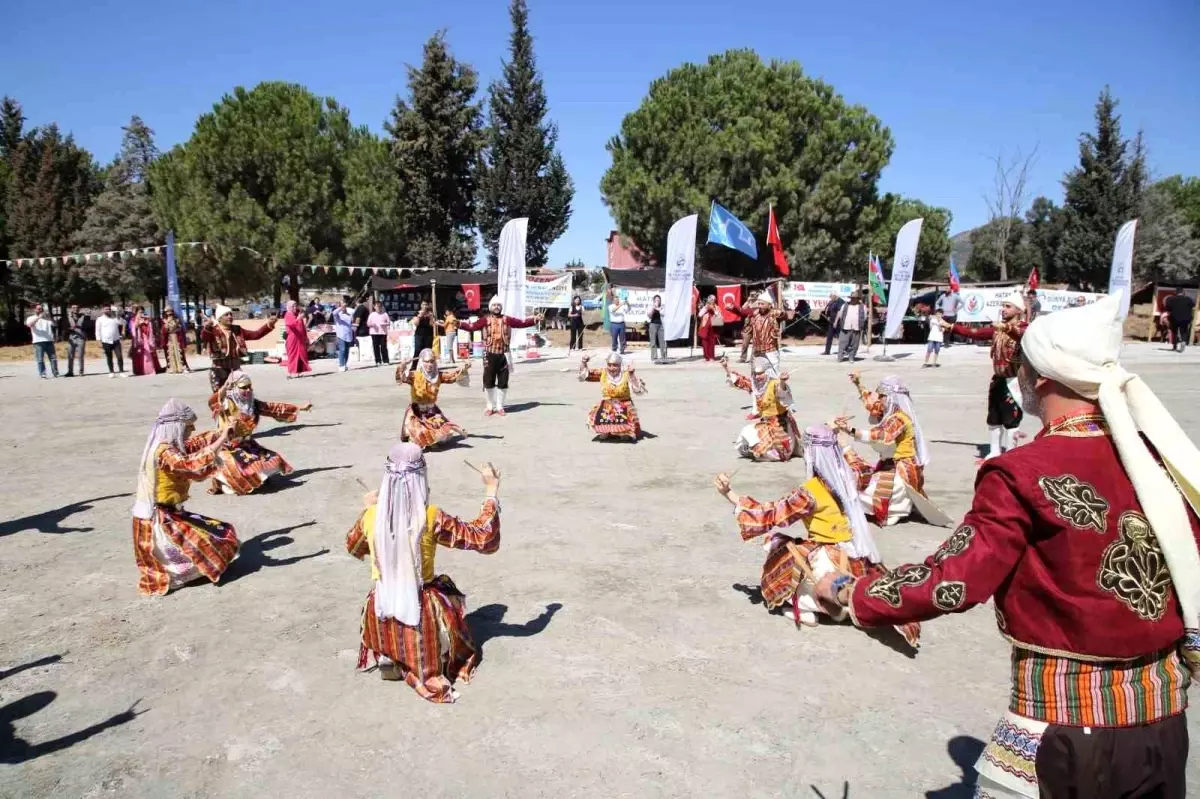 Hatay'da Renkli Türkmen Şenliği Coşkusu