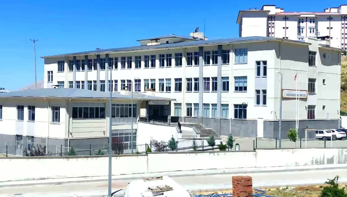 Sincik İmam Hatip Lisesi'nde Su ve Elektrik Yok