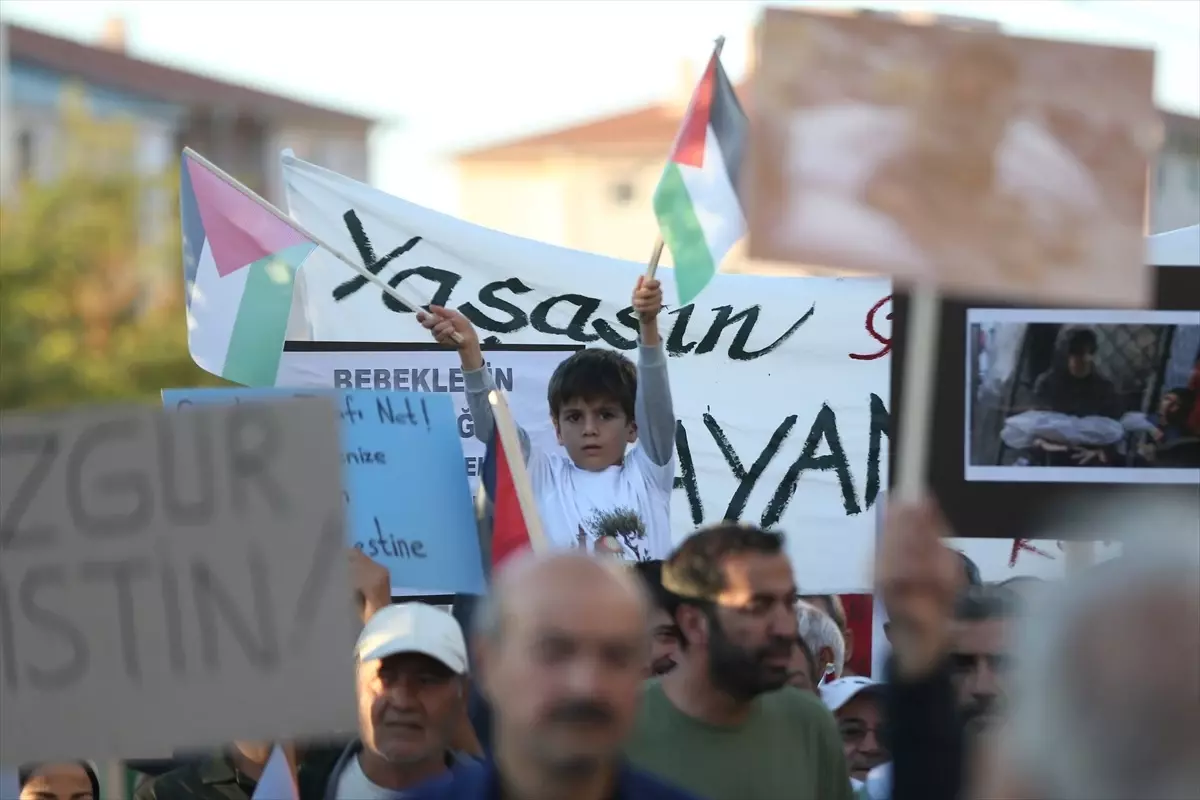 Gökçeada'da Filistin'e Destek Gösterisi