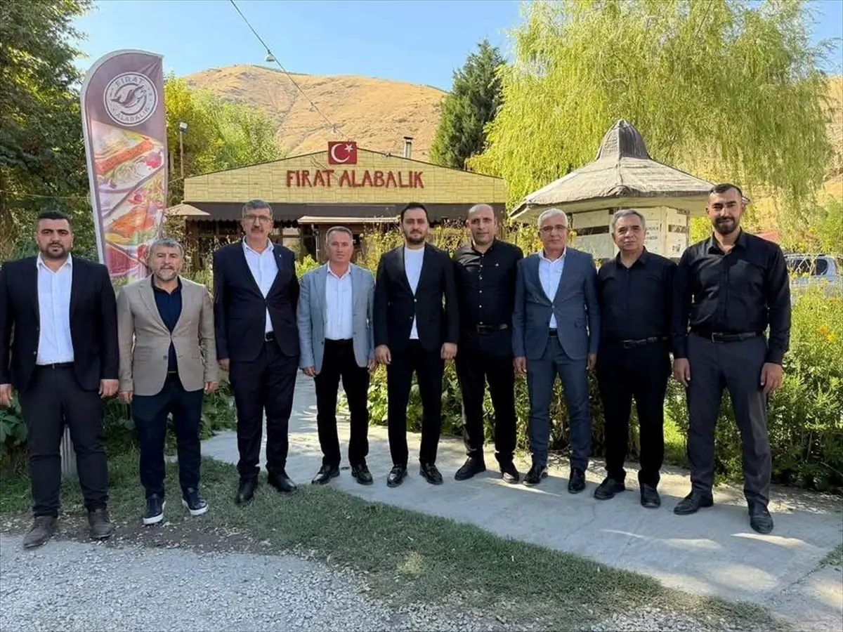 AK Parti İlçe Başkanları Keban'da Toplandı