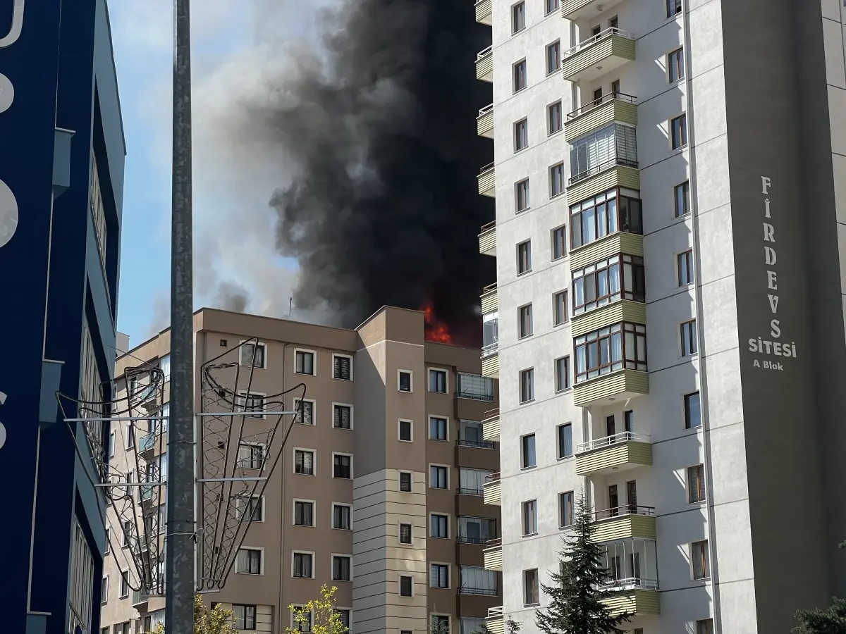 Kayseri'de 8 Katlı Binada Yangın