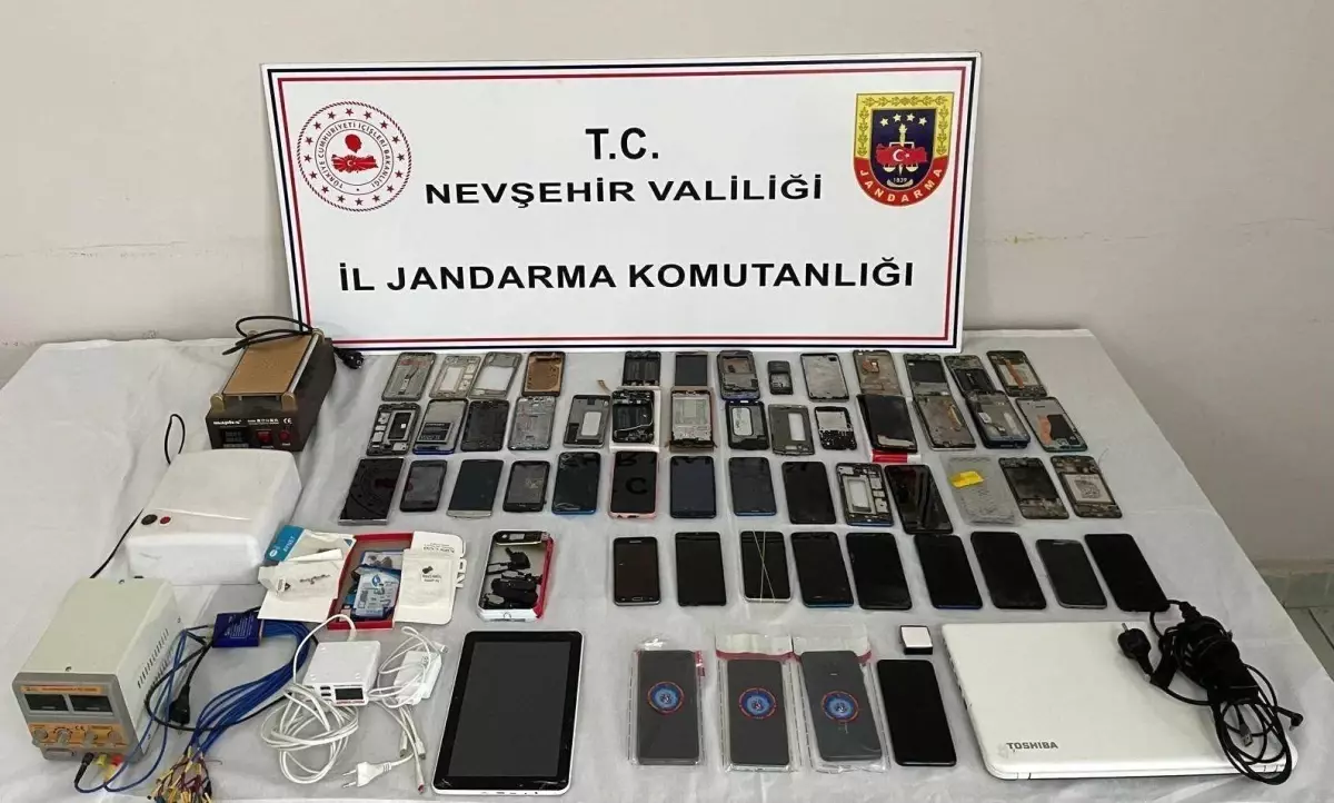 Kaçak IMEI Değiştiren İki Kişi Yakalandı
