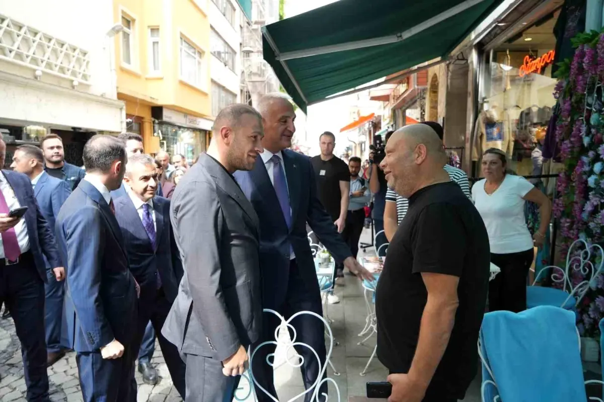 Bakan Ersoy, Beyoğlu'nda Esnaflarla Buluştu