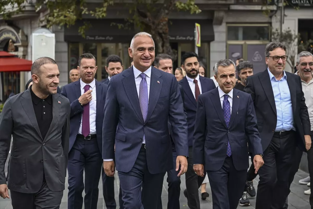 Bakan Ersoy Galata'da Esnafı Ziyaret Etti