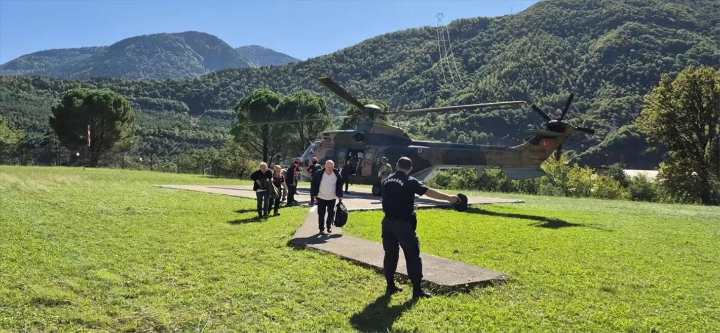 Camili Havzası'ndaki Turistler Tahliye Edildi