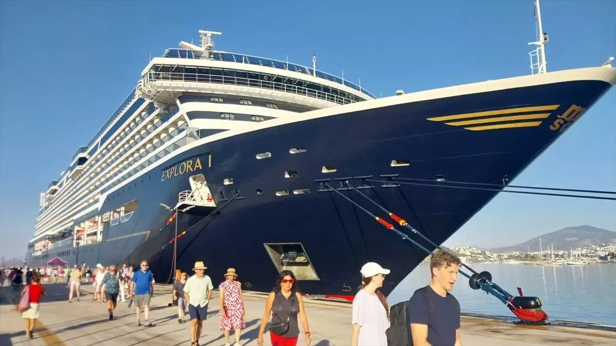 Bodrum'a 743 Yolcu Taşıyan Kruvaziyer Geldi
