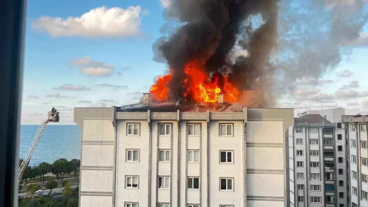 Ordu'da 7 Katlı Binanın Çatı Katında Yangın