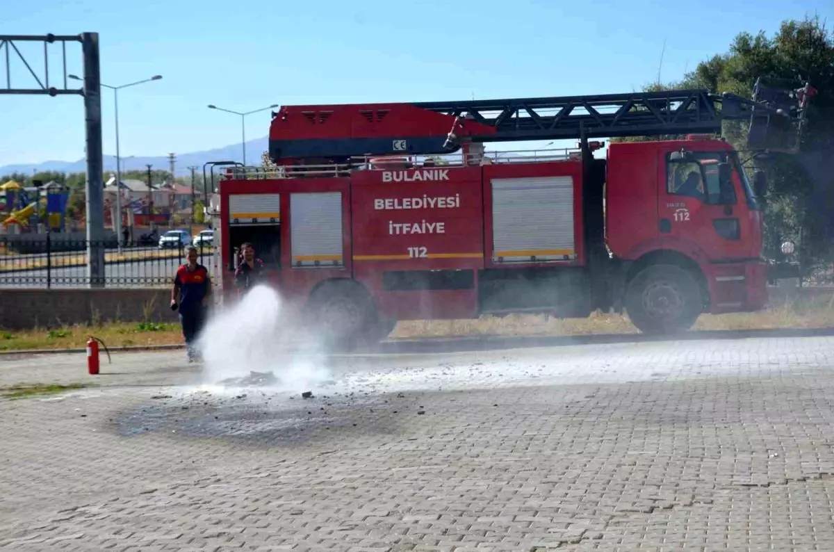 Bulanık Kaymakamlığında Uygulamalı Yangın Tatbikatı Eğitimi Düzenlendi