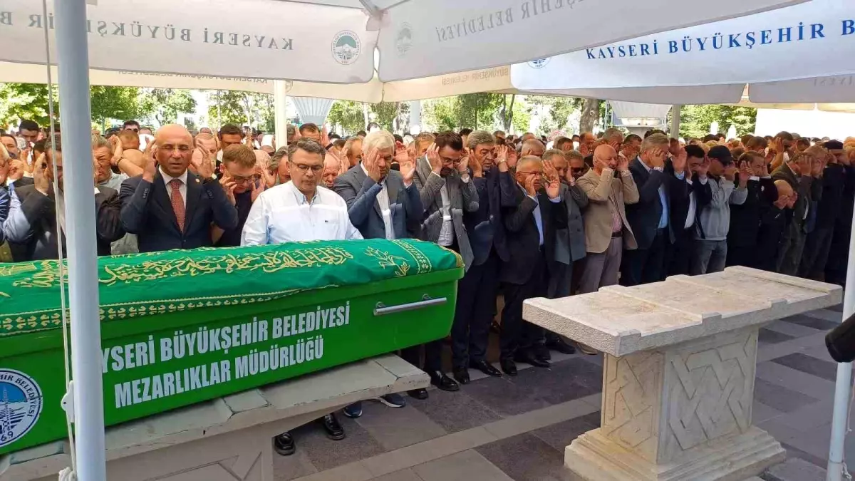 Eski Kayseri Belediye Başkanı Hüsamettin Çetinbulut Son Yolculuğuna Uğurlandı