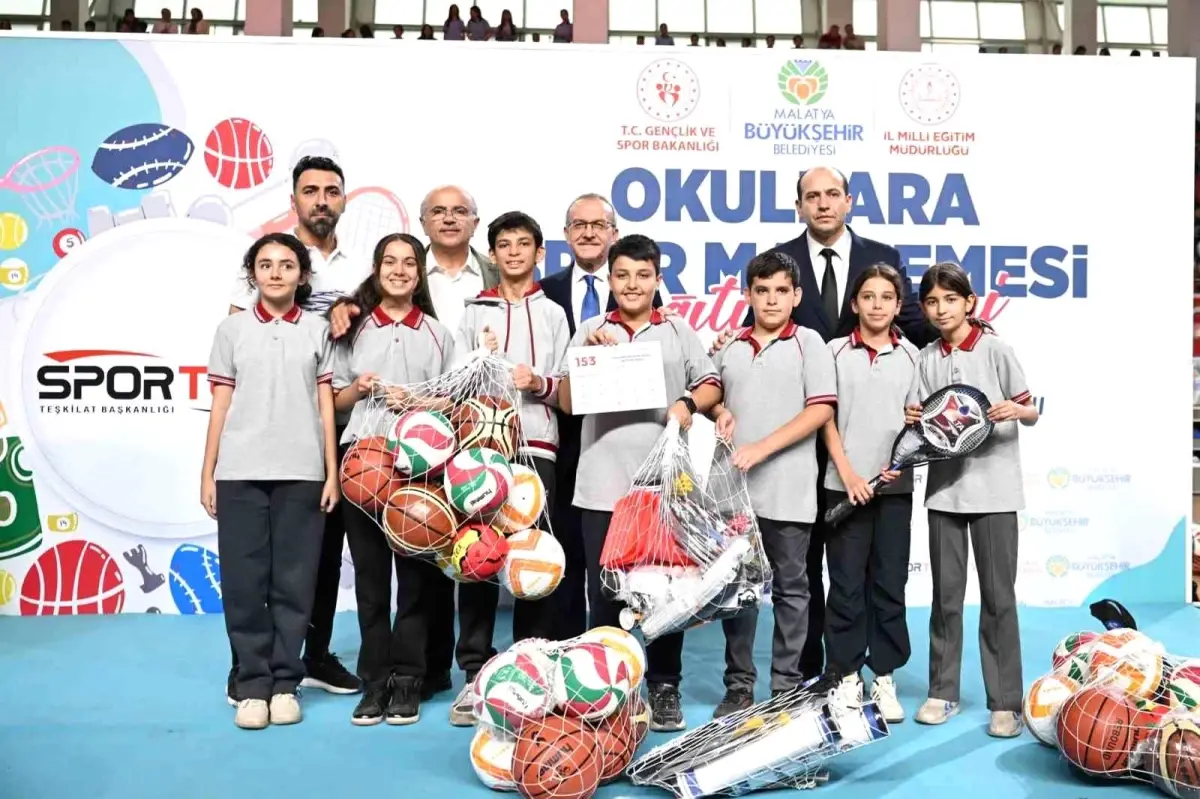 Malatya'da 300 Okula Spor Malzemesi Desteği