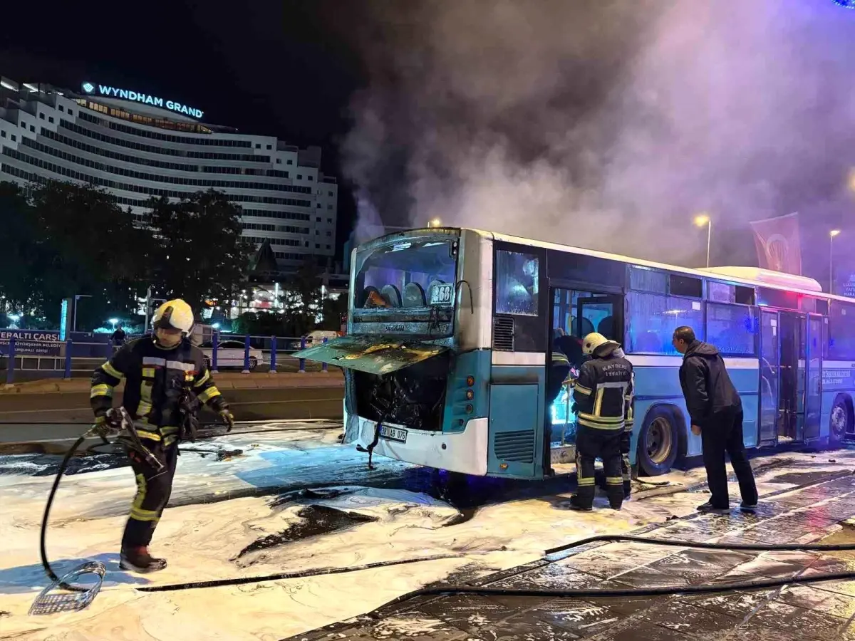 Kayseri'de Halk Otobüsü Yangın Çıkardı