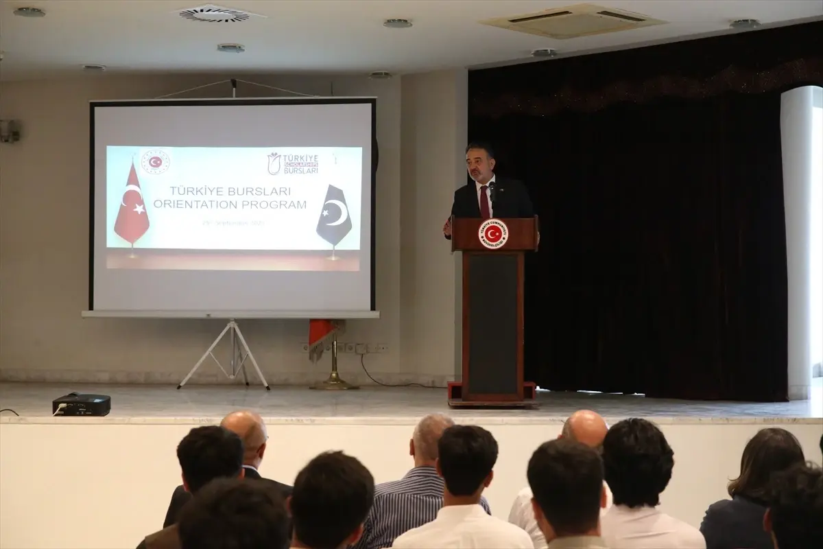 Pakistan'da Türkiye Bursları Oryantasyonu