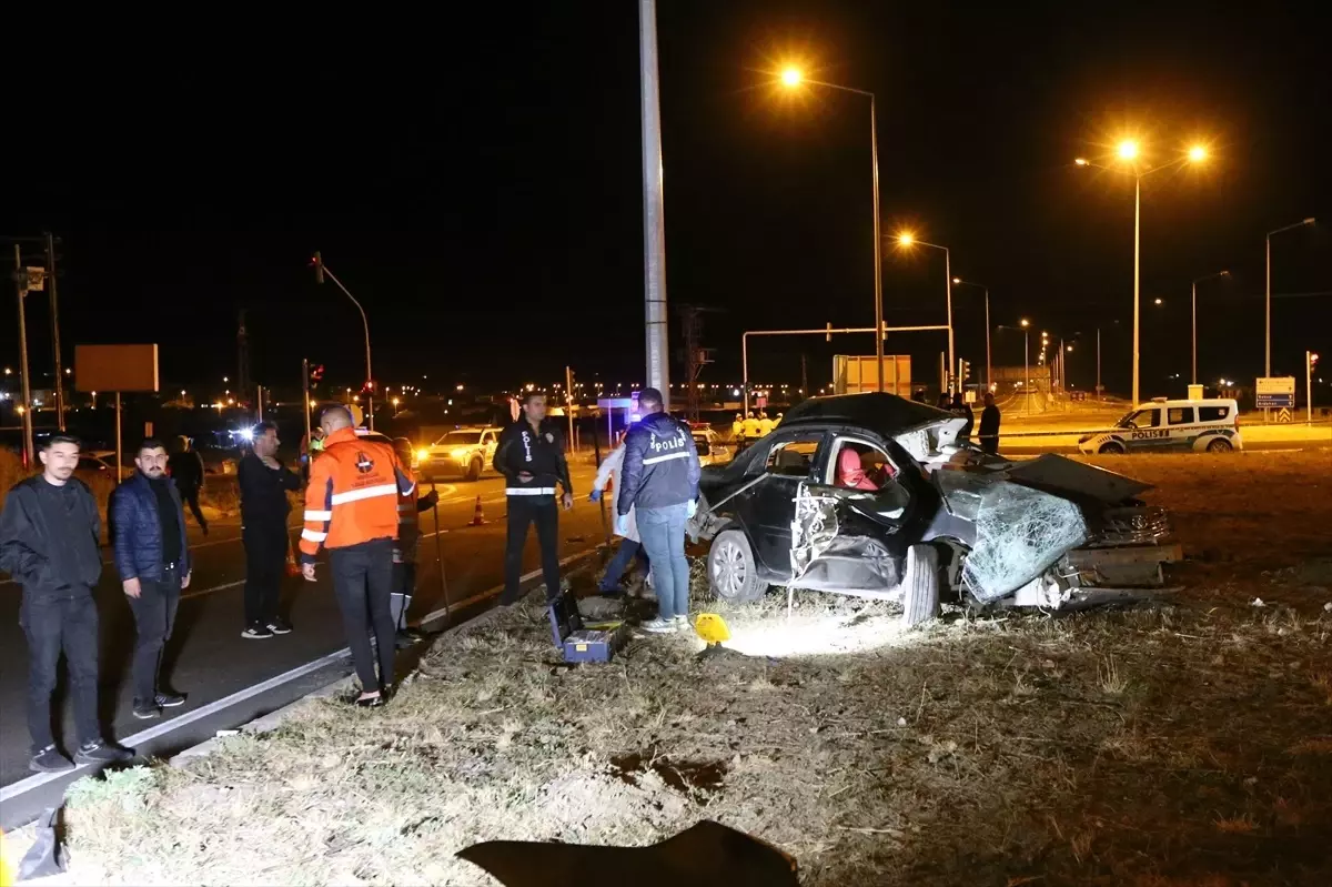Kars'ta Trafik Kazası: Sürücü Hayatını Kaybetti