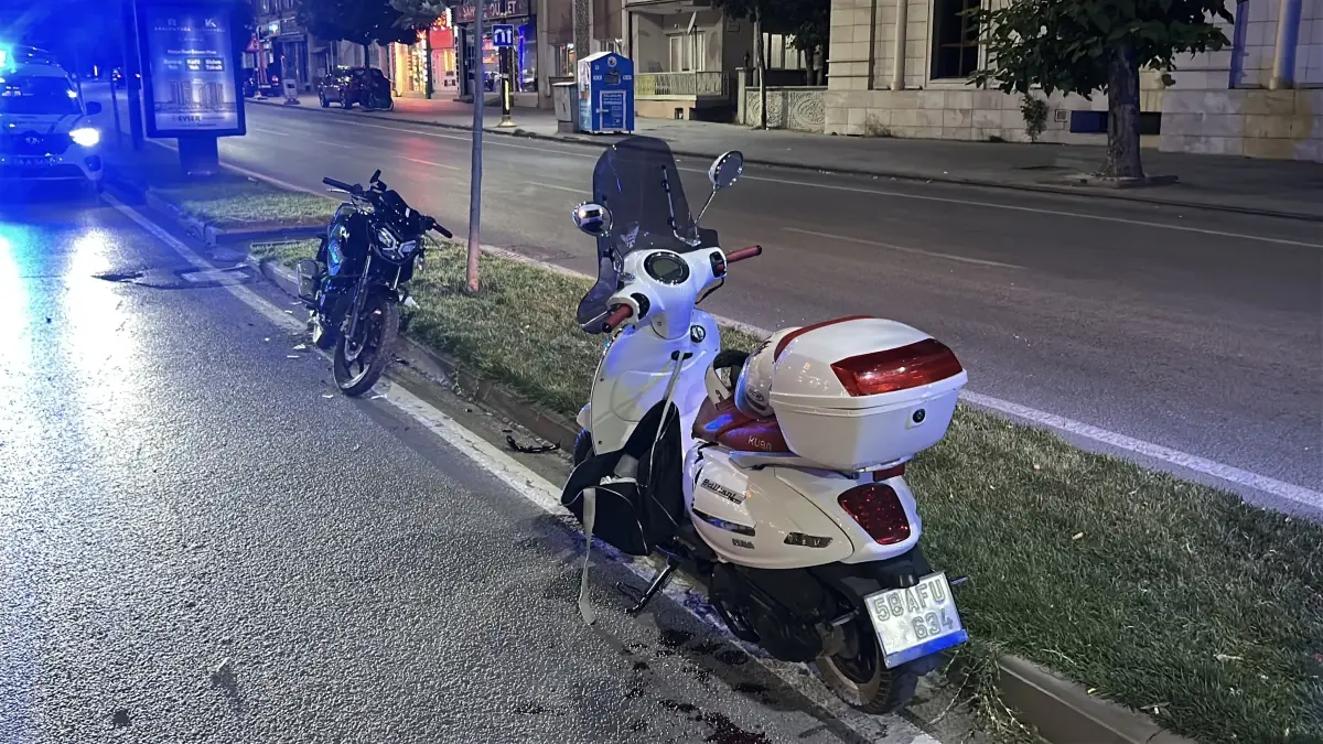 Sivas'ta motosiklet kazası: 2 yaralı