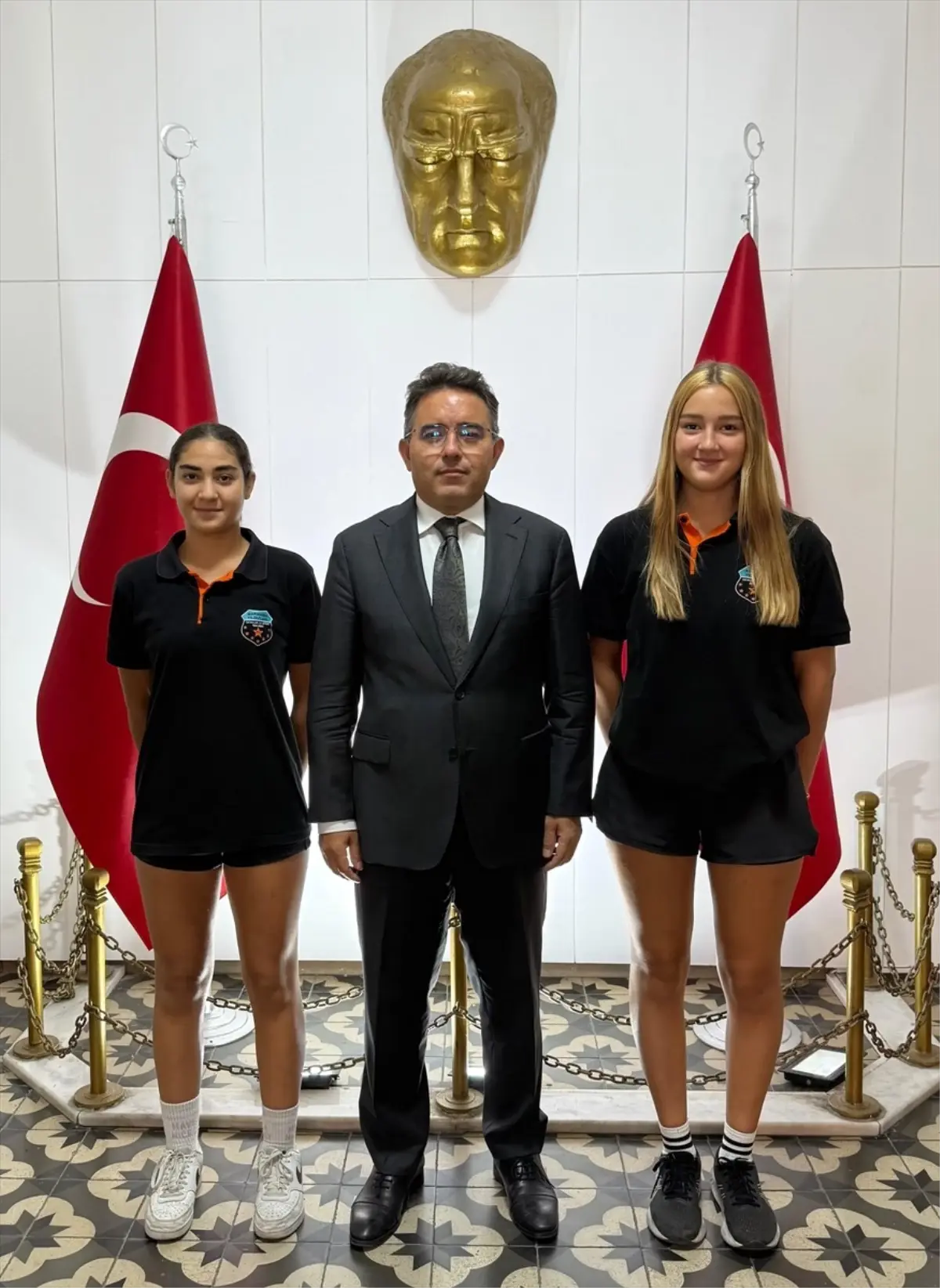 Marmaris Kaymakamı Öğrencileri Ödüllendirdi