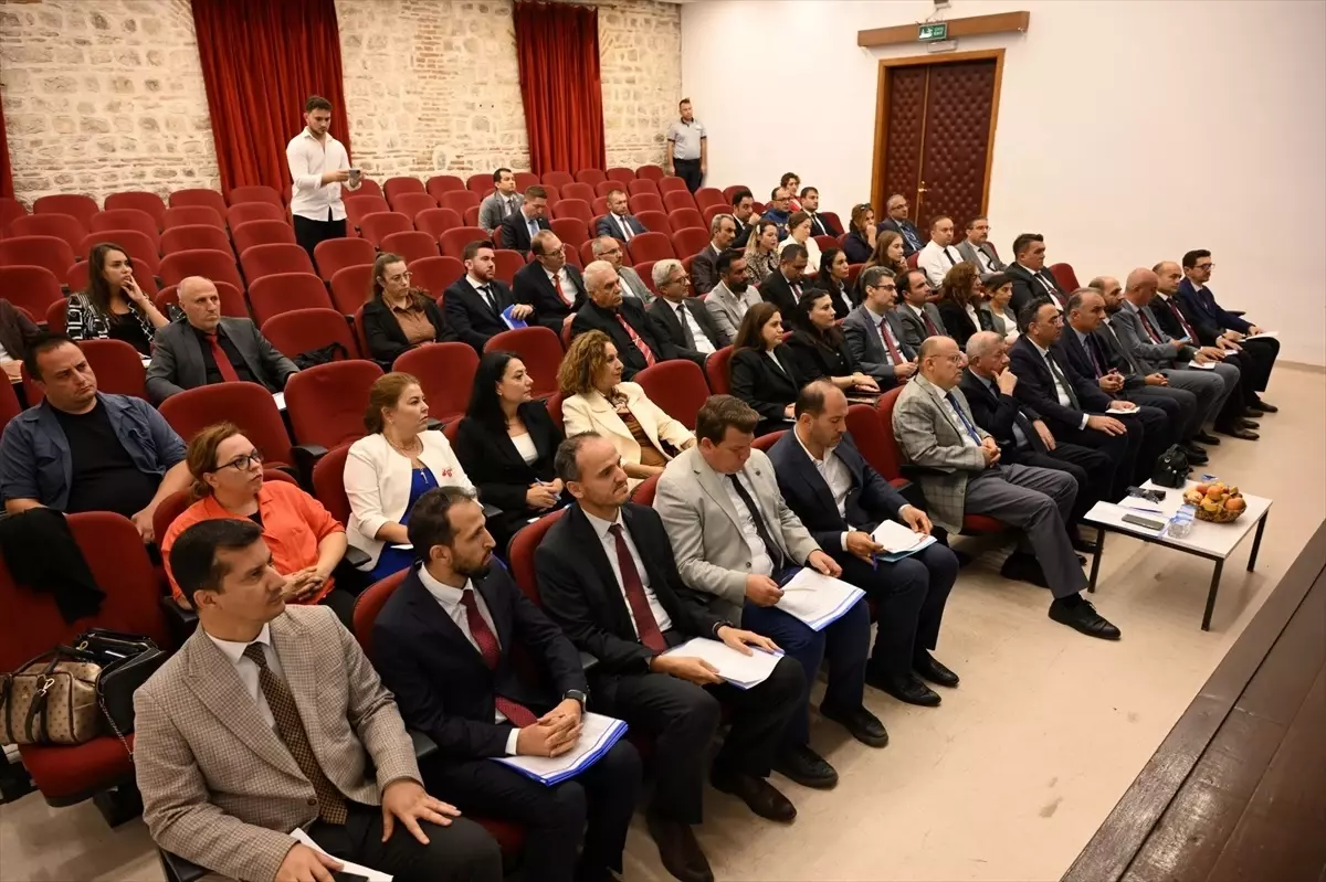 Vali Sezer'den Dezavantajlı Okullara Destek