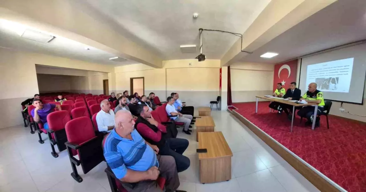 Çemişgezek'te Servis Şoförlerine Toplantı