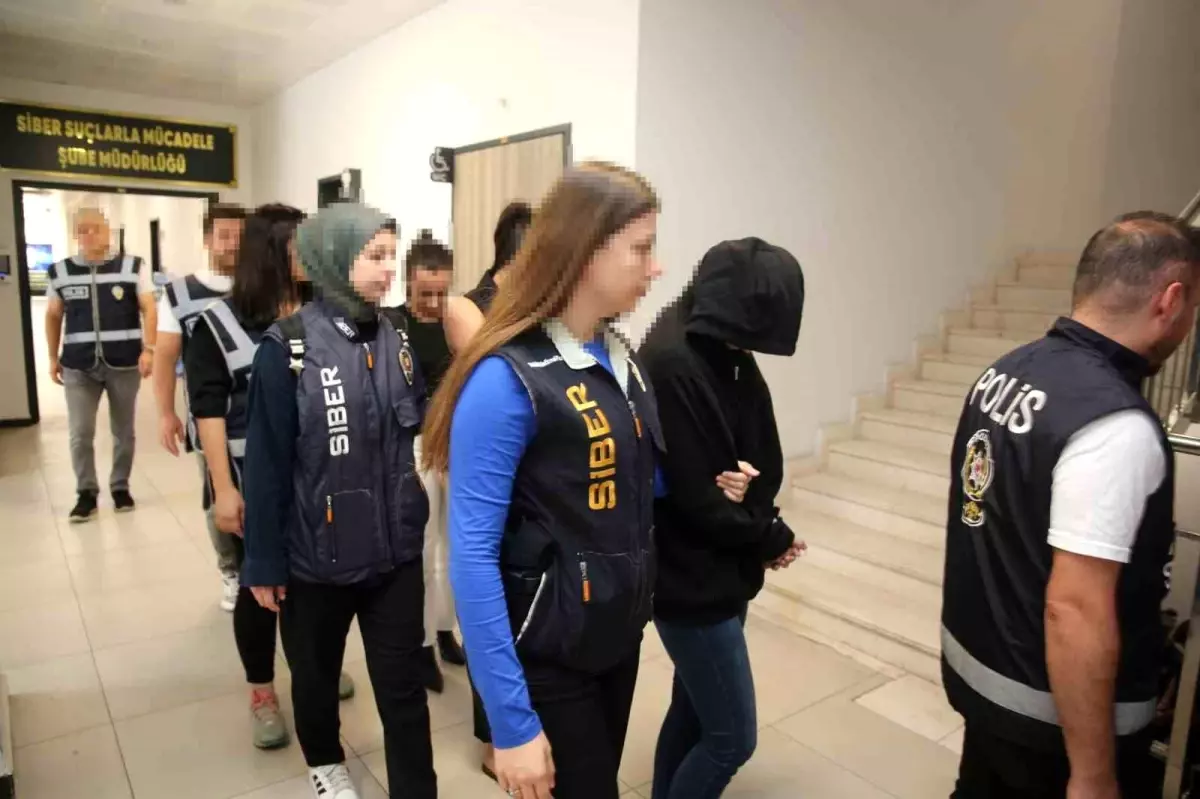 Kocaeli'de Dolandırıcılık Operasyonu: 24 Tutuklama